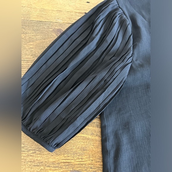 BUNDLE Of H&M Black top sheer sleeves and ANN TAYLOR quarter sleeve top - Picture 6 of 16